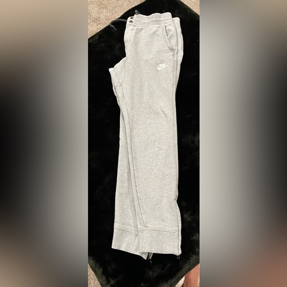 ✨EUC Nike Swoosh V442 Grey Heather Cuffed Zipper Jogger, Men’s Large - Picture 3 of 15